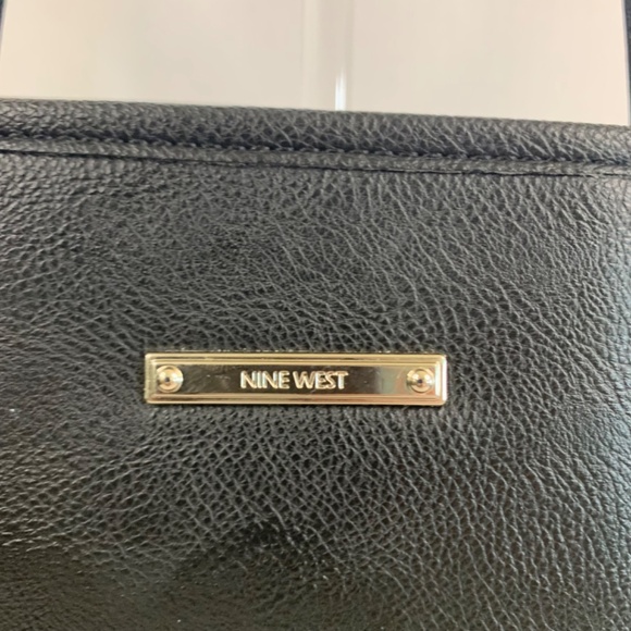 Nine West 🌺 Black carry all/ shoulder bag/purse, with silver tone hardware - Picture 3 of 11